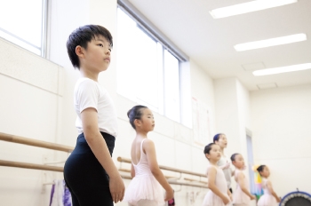 男の子も大歓迎!! 見学・体験・お気軽にお越しください。 男の子も大歓迎!! 見学・体験・お気軽にお越しください。